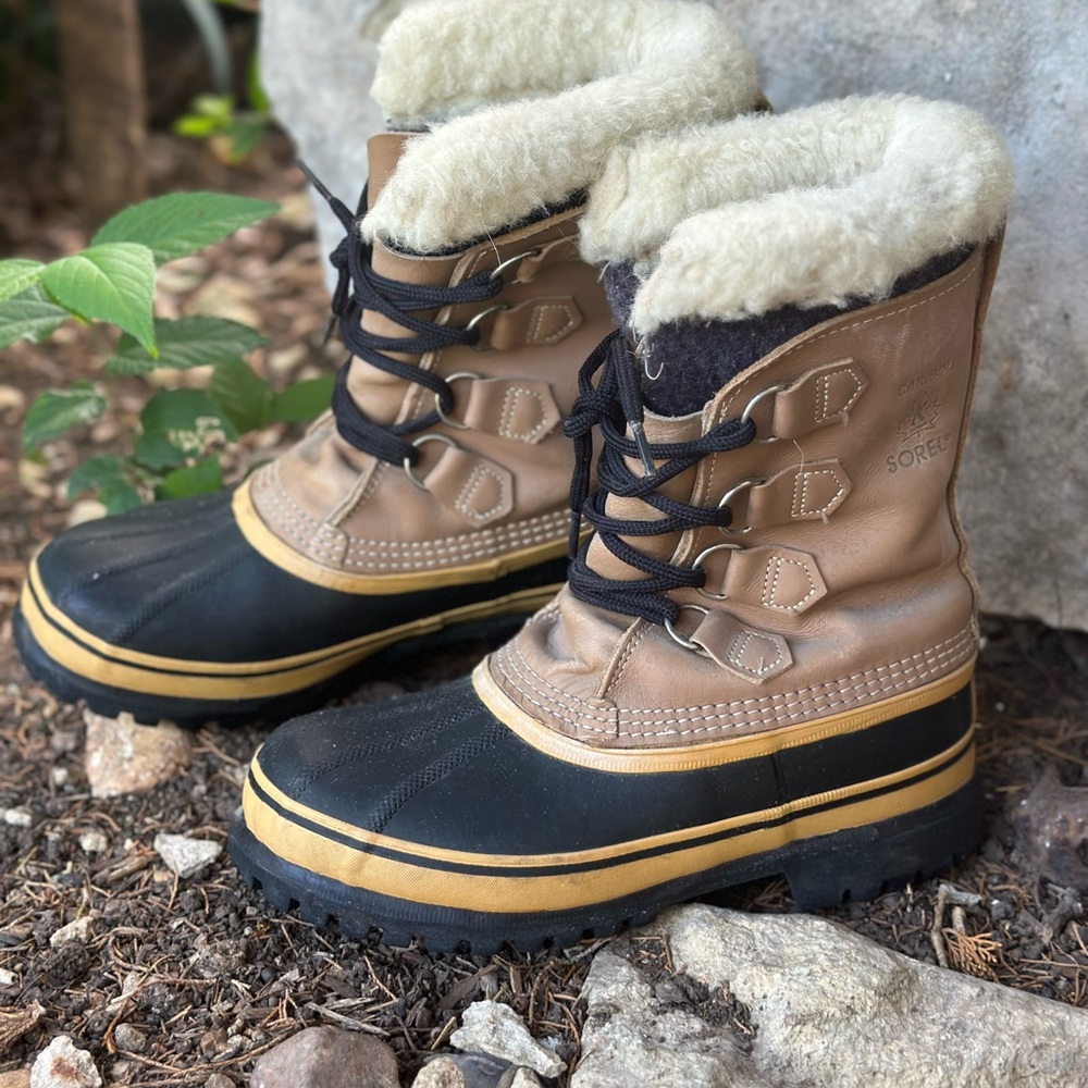 Vintage 90’s Sorel “Caribou” Black and Tan Insulated Boots